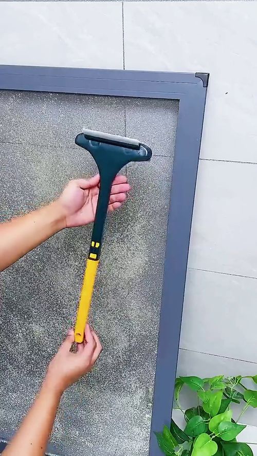 纱窗清洁新利器 一面刷两面净，还能变身玻璃擦